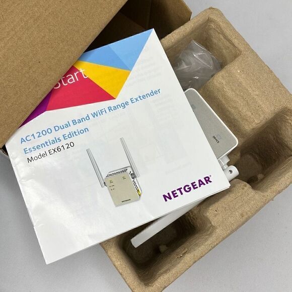 Netgear AC750 Wifi Range Extender With Box - Picture 7 of 14